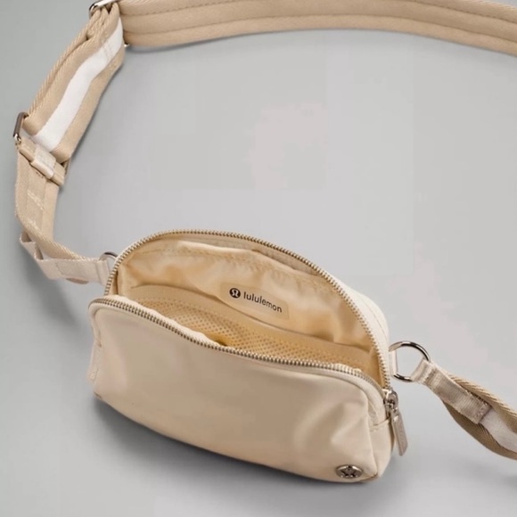 Lululemon- Everywhere Belt Bag - white opal/ raw linen / white! - Picture 13 of 13